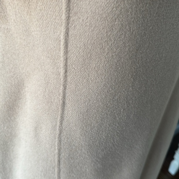 Exquisite quality St. John sheath dress black, tan &  red.  Size 12 - Picture 5 of 9